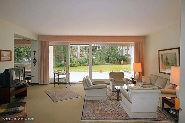 Villa Berlin - Grunewald: Wohnraum mit Blick auf die Terrasse
